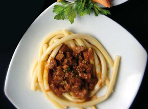 Sporki makaruli (Macaroni à la viande)