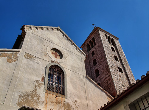 Das Kloster, die Kirche und der St.-Andreas-Glockenturm